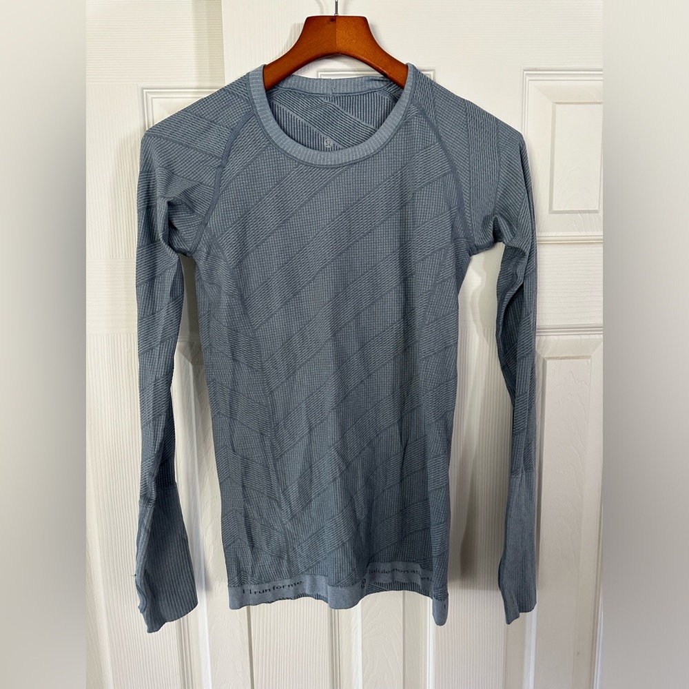 Lululemon swiftly tech long sleeve gray striped size 6